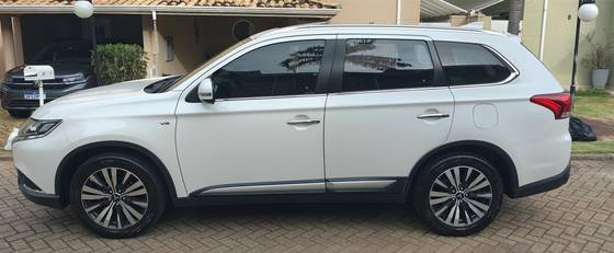 MITSUBISHI OUTLANDER 3.0 MIVEC V6 GASOLINA HPE-S AWD AUTOMÁTICO